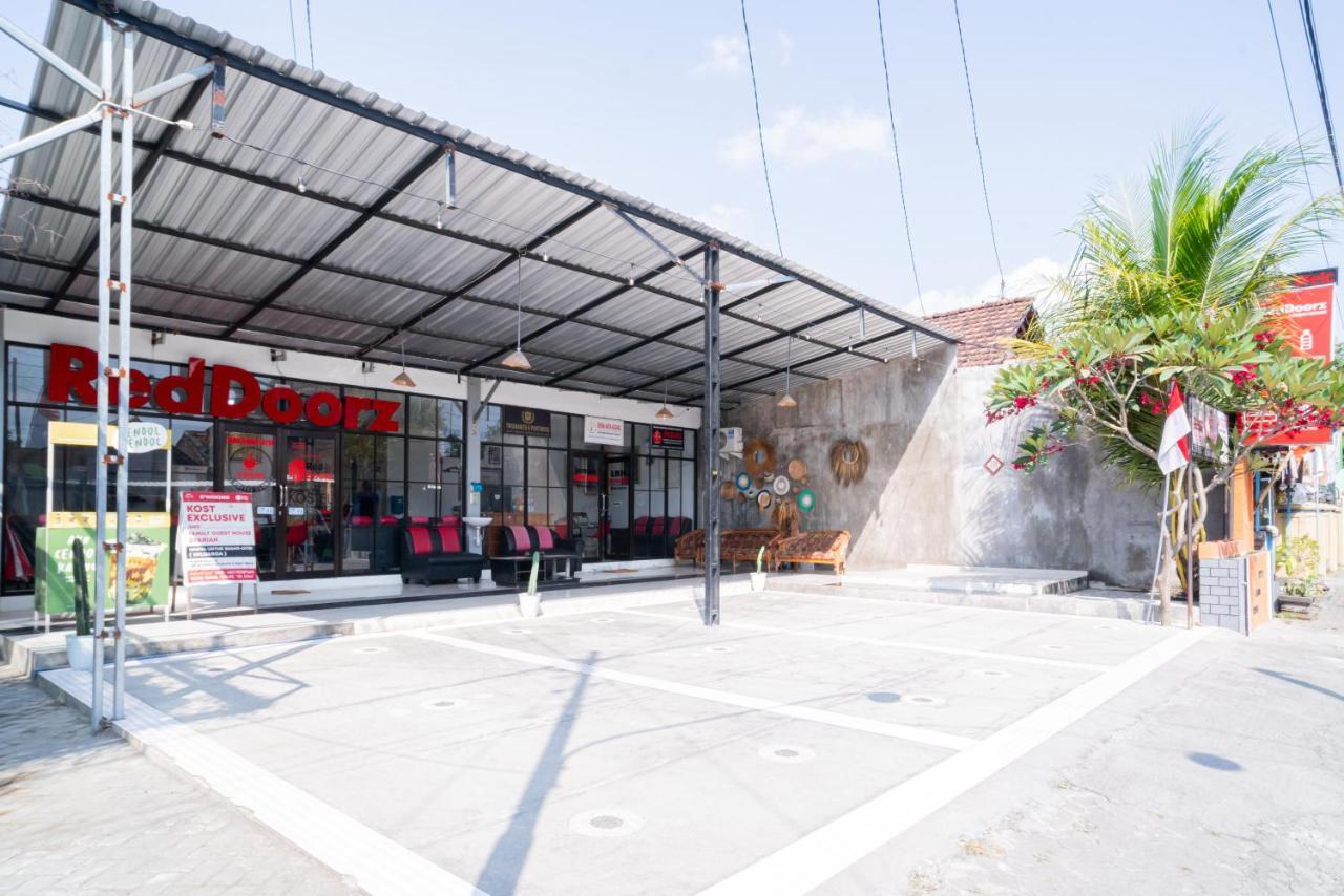 מלון Reddoorz Syariah At Winong Nganjuk מראה חיצוני תמונה