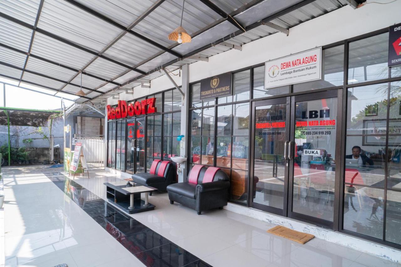 מלון Reddoorz Syariah At Winong Nganjuk מראה חיצוני תמונה
