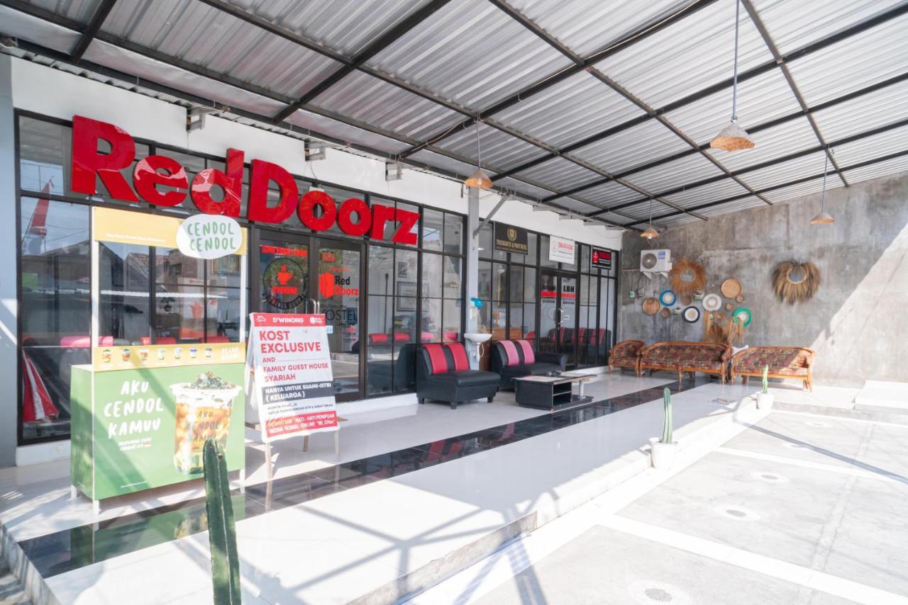 מלון Reddoorz Syariah At Winong Nganjuk מראה חיצוני תמונה