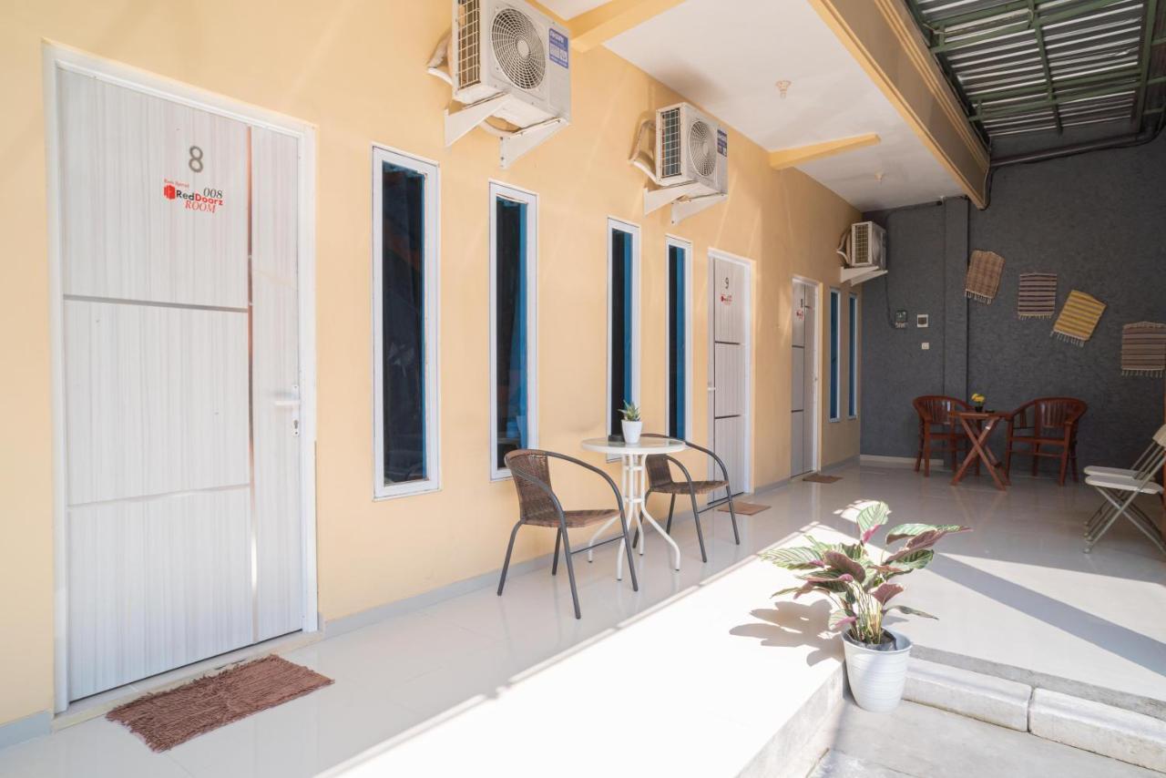 מלון Reddoorz Syariah At Winong Nganjuk מראה חיצוני תמונה