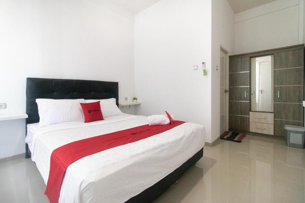 מלון Reddoorz Syariah At Winong Nganjuk מראה חיצוני תמונה